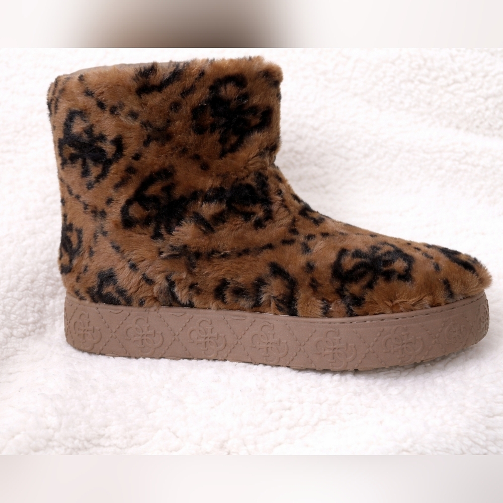 GUESS Faux Fur Leopard Print Platform Boots Size 11 Cozy Slip On Brand NEW